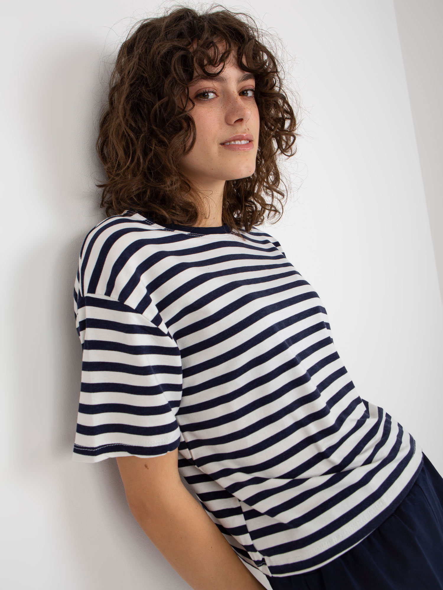 Granatowo-biały letni komplet basic z t-shirtem w paski