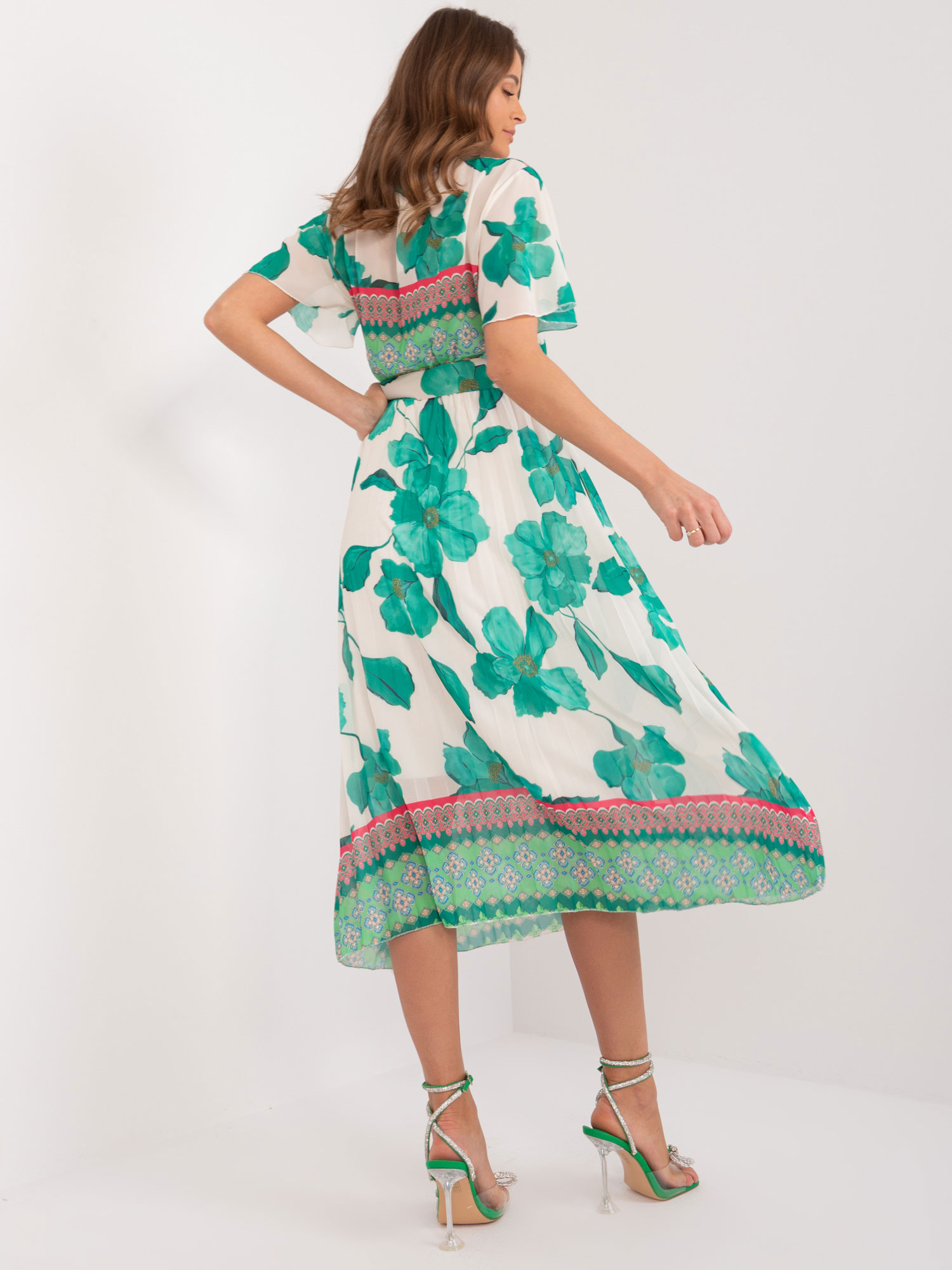 Hurt grün-beige Damenkleid mit Gürtel.