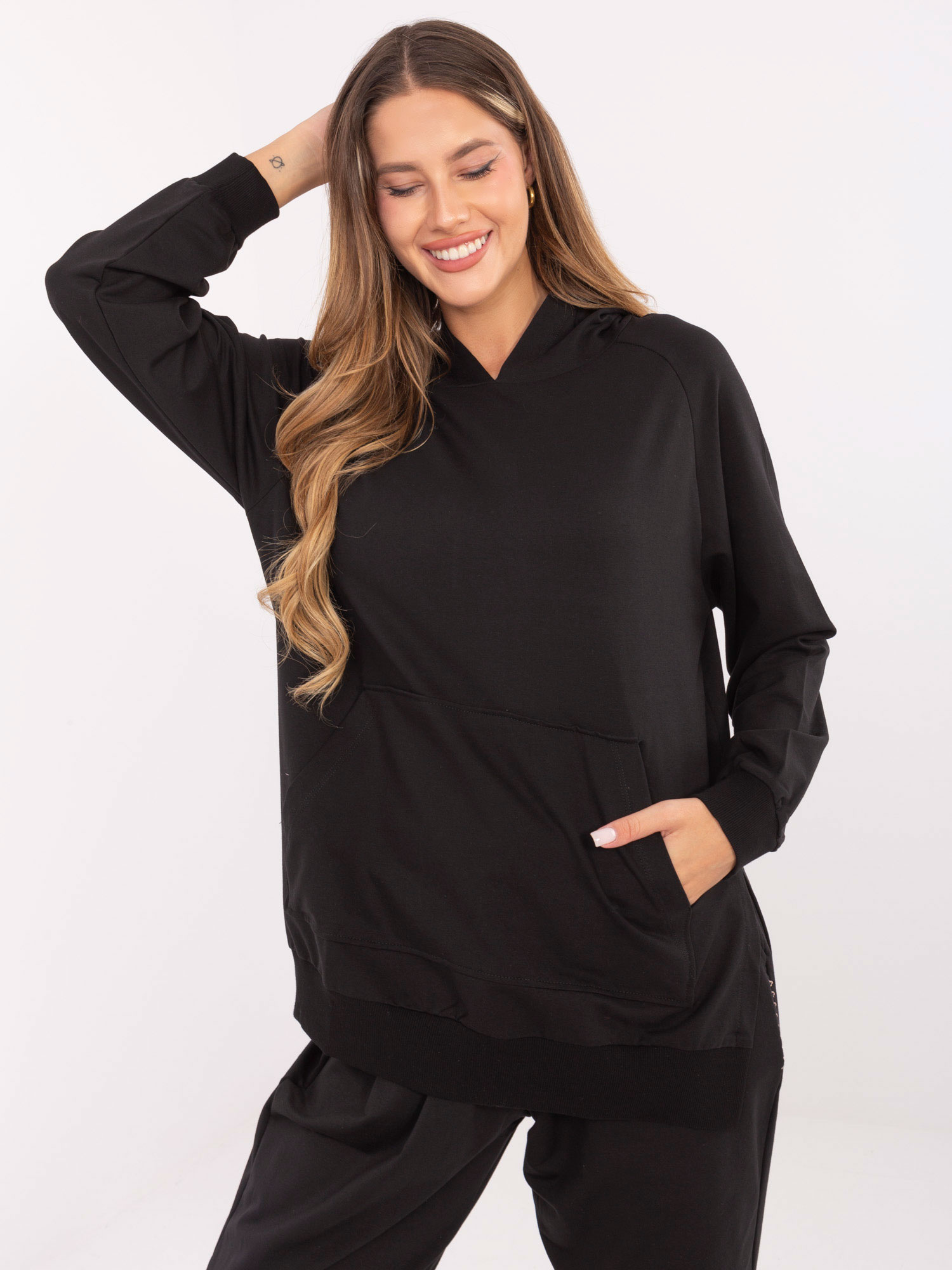 Černá dámská basic mikina oversize.