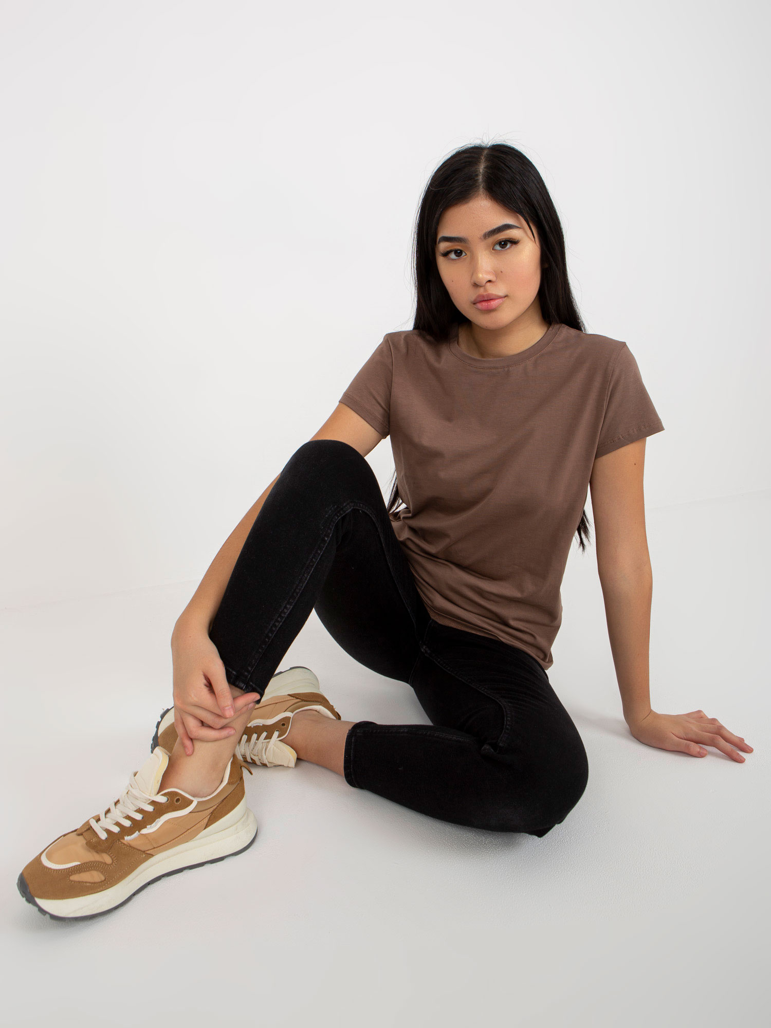 Brązowy t-shirt basic z okrągłym dekoltem Peachy