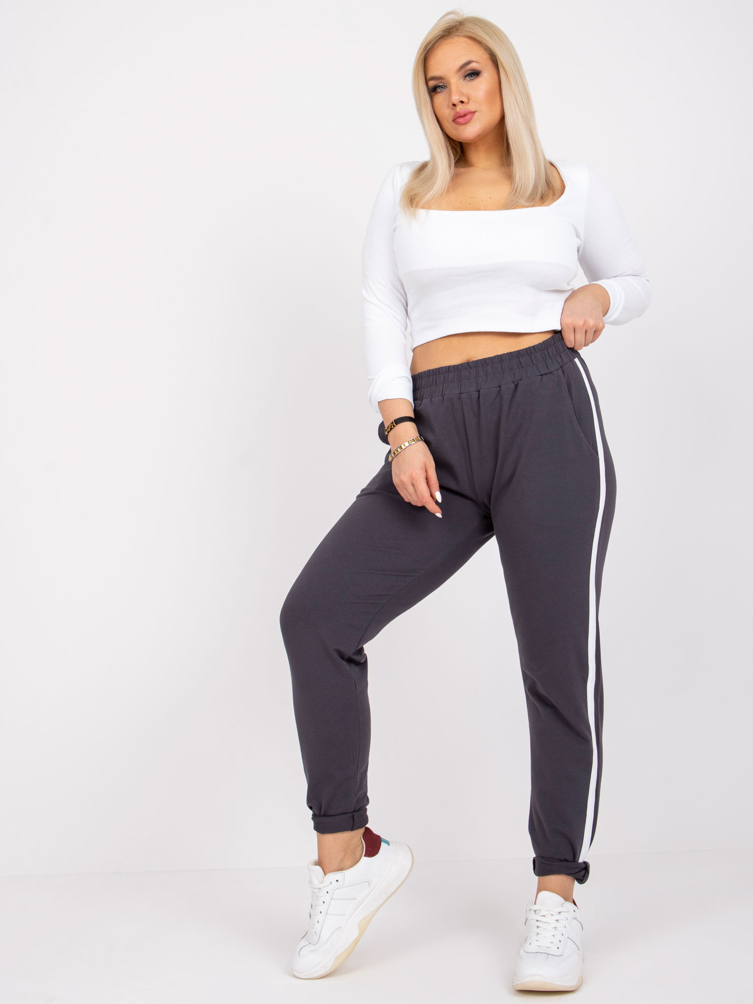 Grafitowe spodnie dresowe plus size damskie Kairi