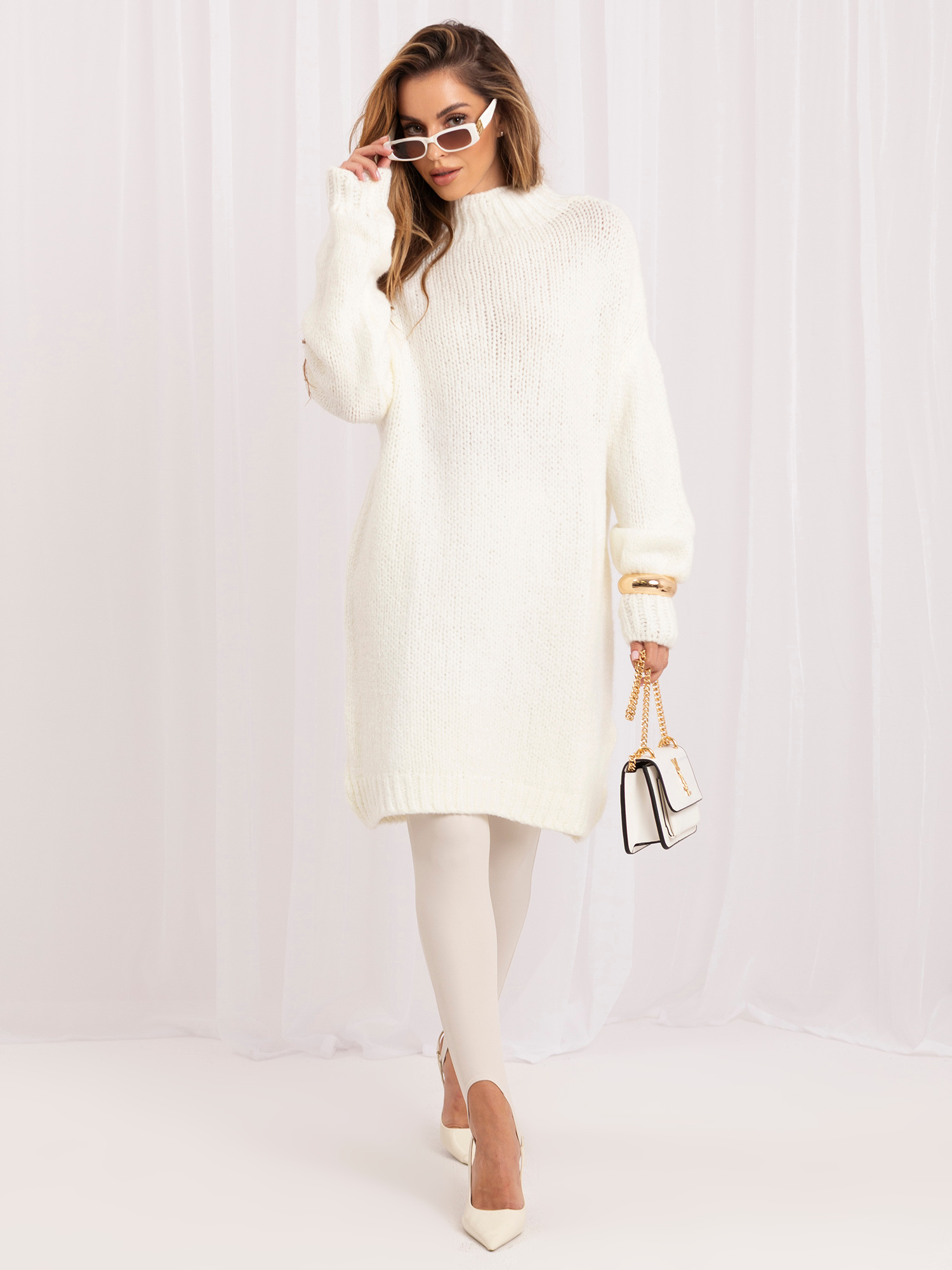 Hurt Ecru mini sukienka oversize z dzianiny Violetta RUE PARIS