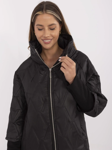 Czarna przejściowa kurtka damska z pikowaniem