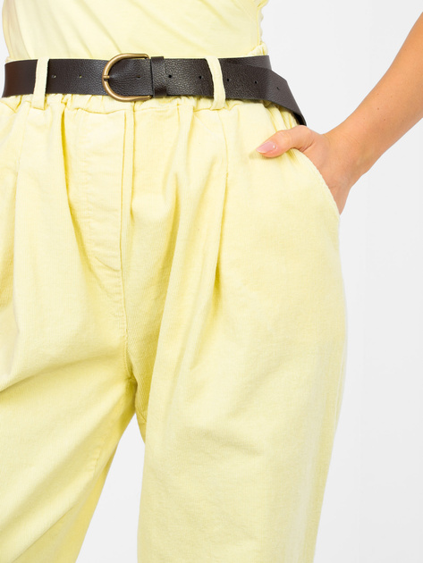 Pastelowe żółte damskie spodnie carrot z sztruksu