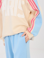 Pastelowy niebieski komplet z szerokimi spodniami