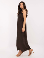 Dunkelbraunes Maxikleid für den Sommer.