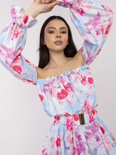 Niebiesko-różowa sukienka hiszpanka z paskiem