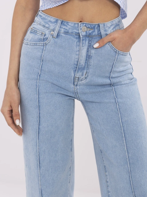 Niebieskie damskie jeansy z przeszyciami