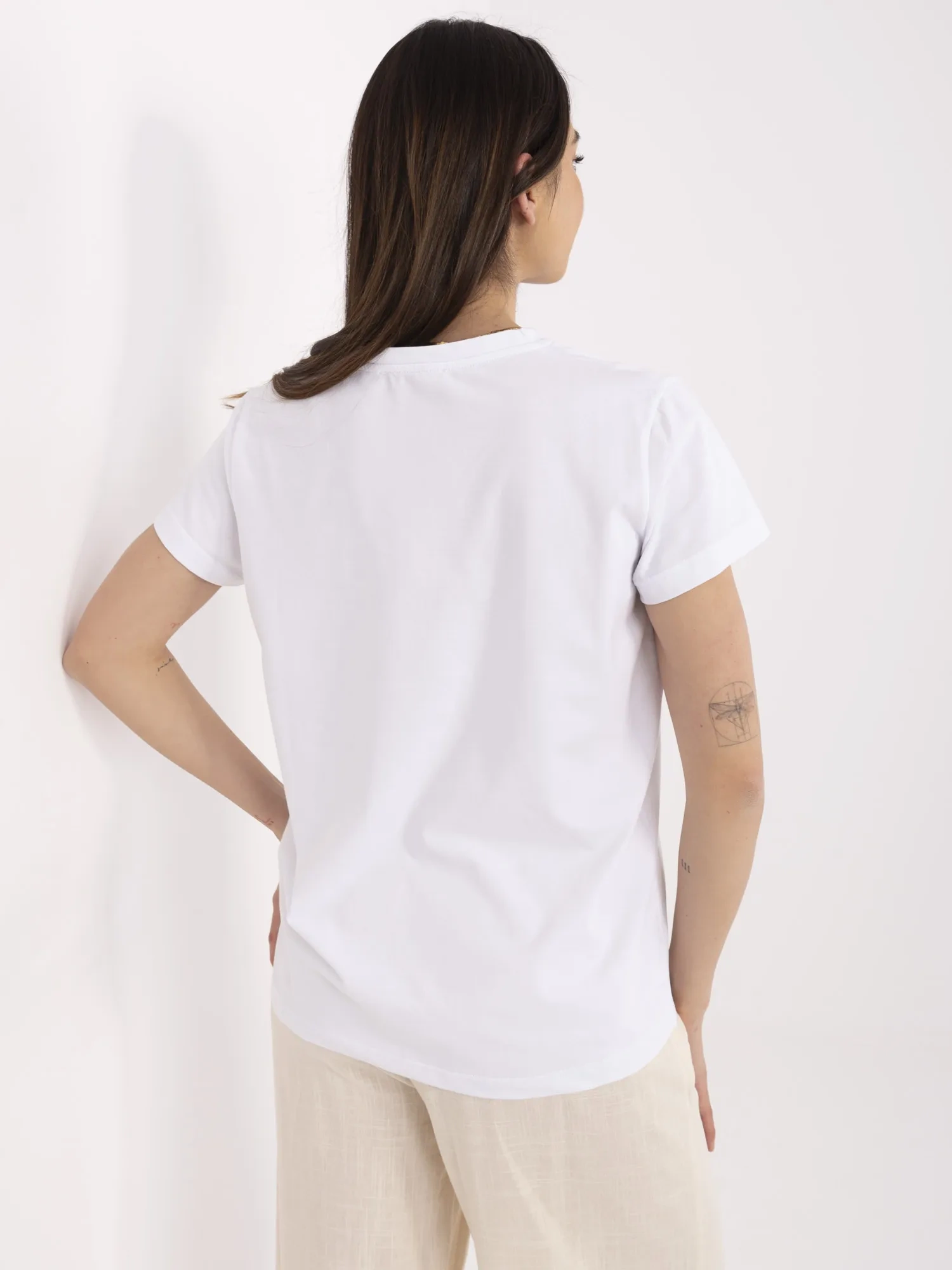 Biały t-shirt o klasycznym kroju BASIC FEEL GOOD