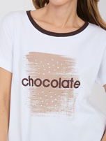 Ecru casualowa bluzka z kontrastowym dekoltem 