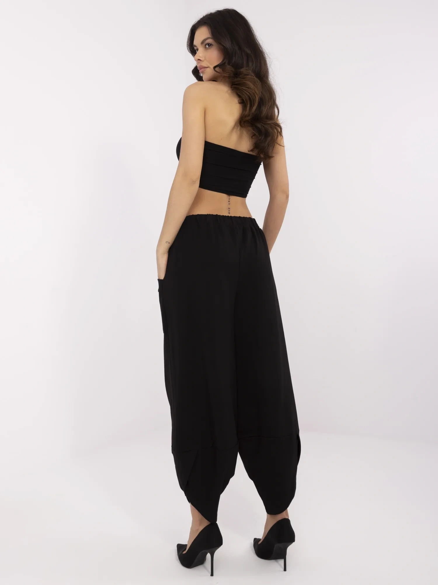 Czarne dresowe spodnie z kieszeniami 