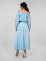 Pastelinė mėlyna elegantiška midi sijonas.