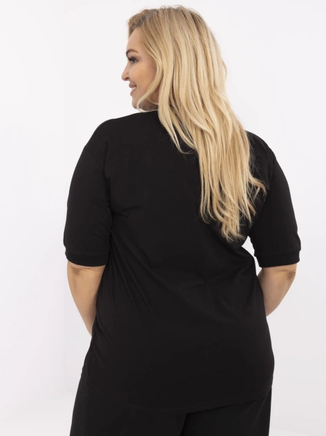Czarna dłuższa bluzka plus size z nadrukiem