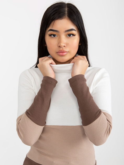 Hurtownia Ecru-brązowa bluzka basic z golfem w prążki
