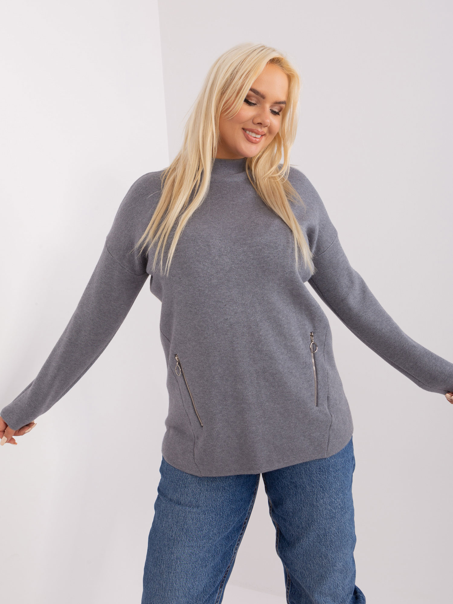 Ciemnoszary damski sweter plus size z zamkami
