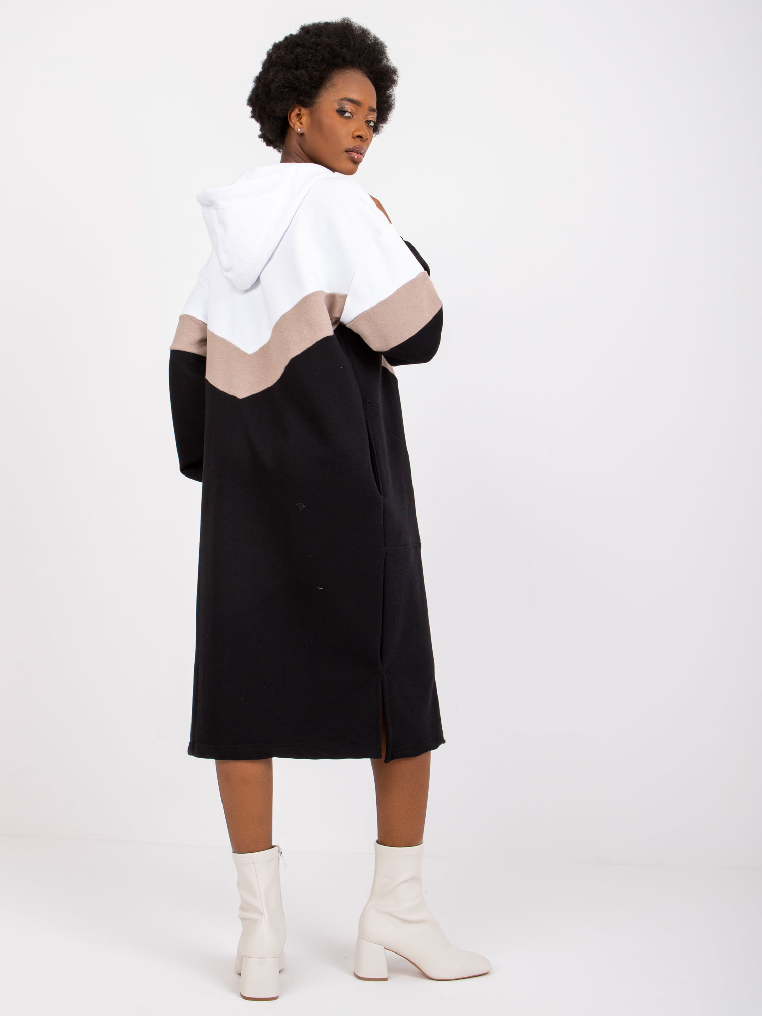 Biało-czarna sukienka dresowa z kapturem Irem RUE PARIS