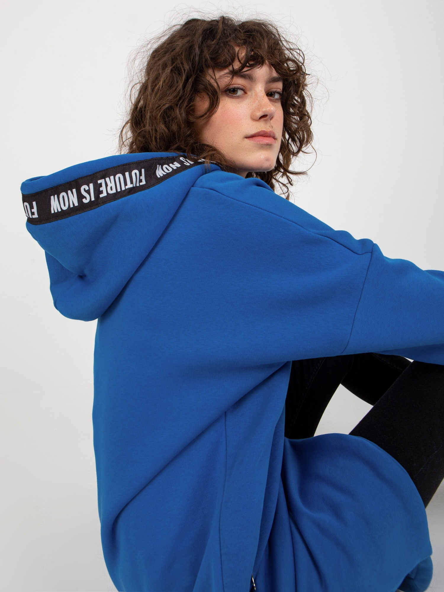 Ciemnoniebieska długa dresowa bluza rozpinana oversize