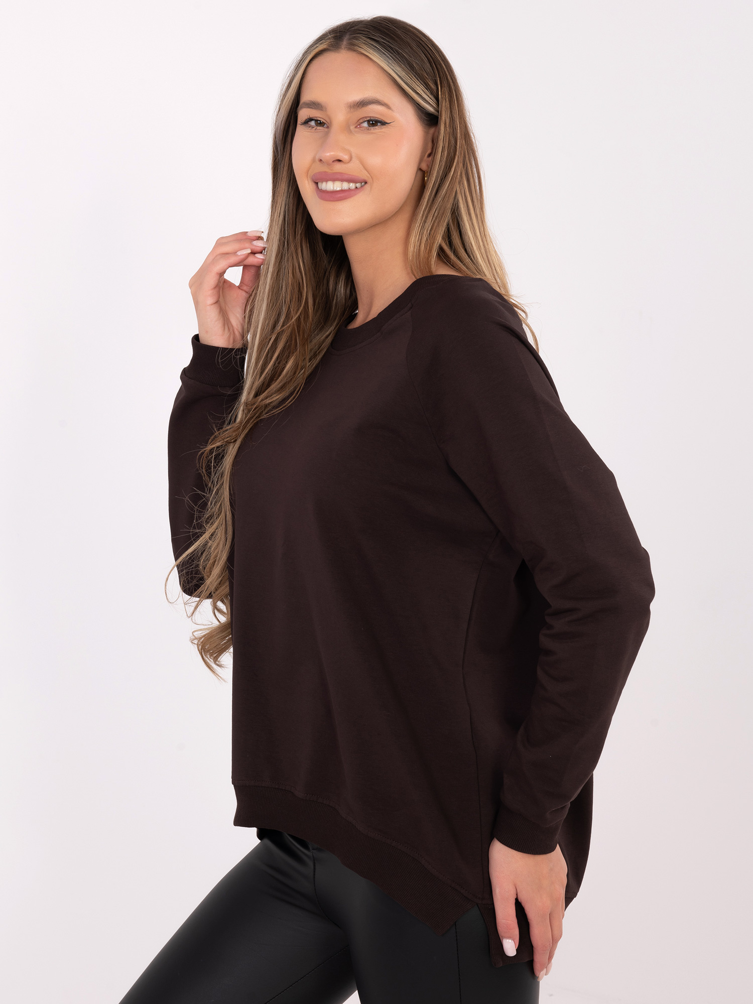Chocolate basic sweatshirt with a longer back RUE PARIS.