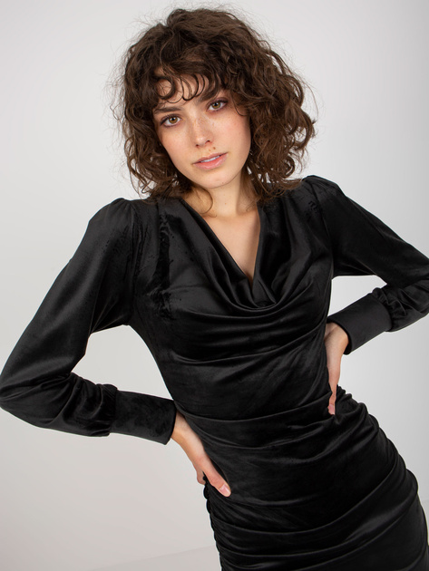 Hurt Czarna welurowa sukienka koktajlowa z lejącym dekoltem RUE PARIS