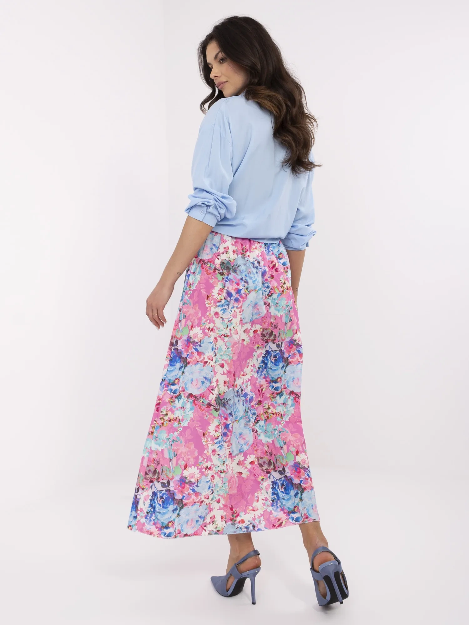 Rosa Midi-Rock mit Blumen.