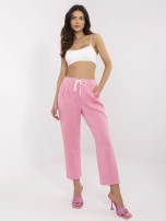 Różowe dresowe spodnie basic z zaszewkami