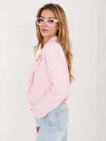 Helle rosa kurze Jacke im Balloon-Schnitt.