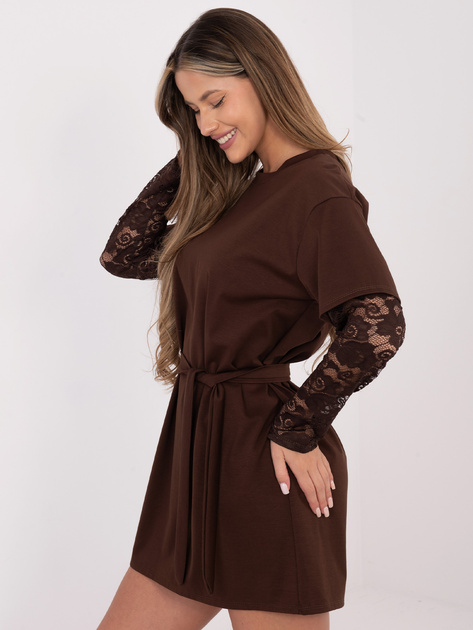 Brązowa krótka sukienka z wiązanym paskiem