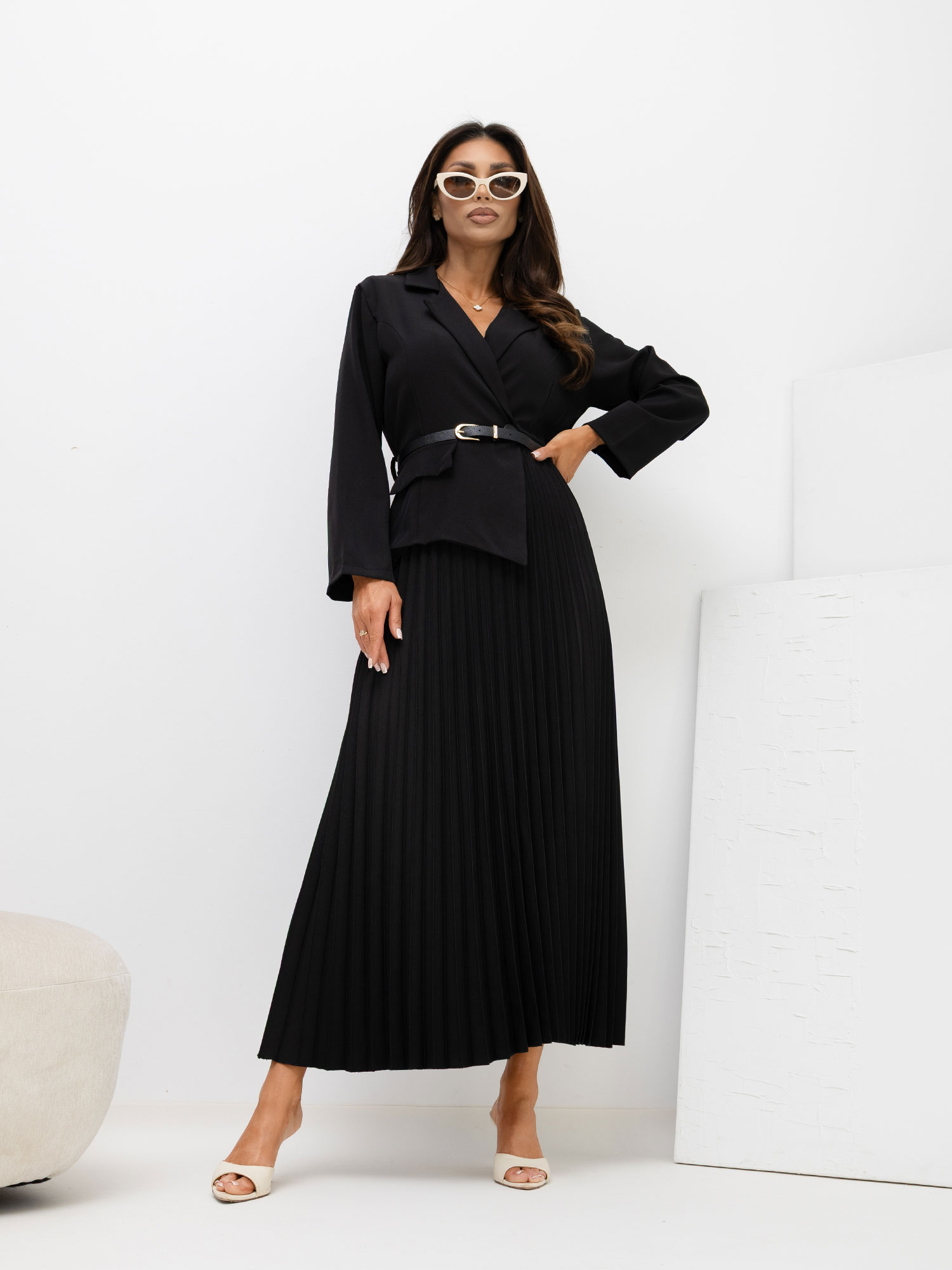 Czarna elegancka sukienka z paskiem RUE PARIS 