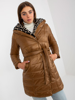 Hurtownia Camelowa pikowana kurtka przejściowa z paskiem