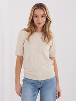 Helle beige Damenpullover mit kurzen Ärmeln.