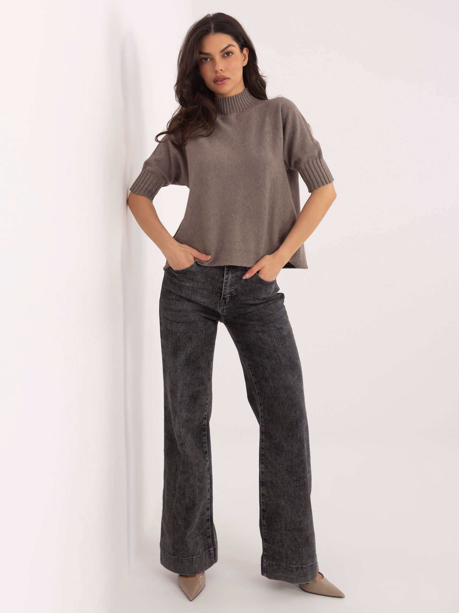 Sweter ciemny bezowy