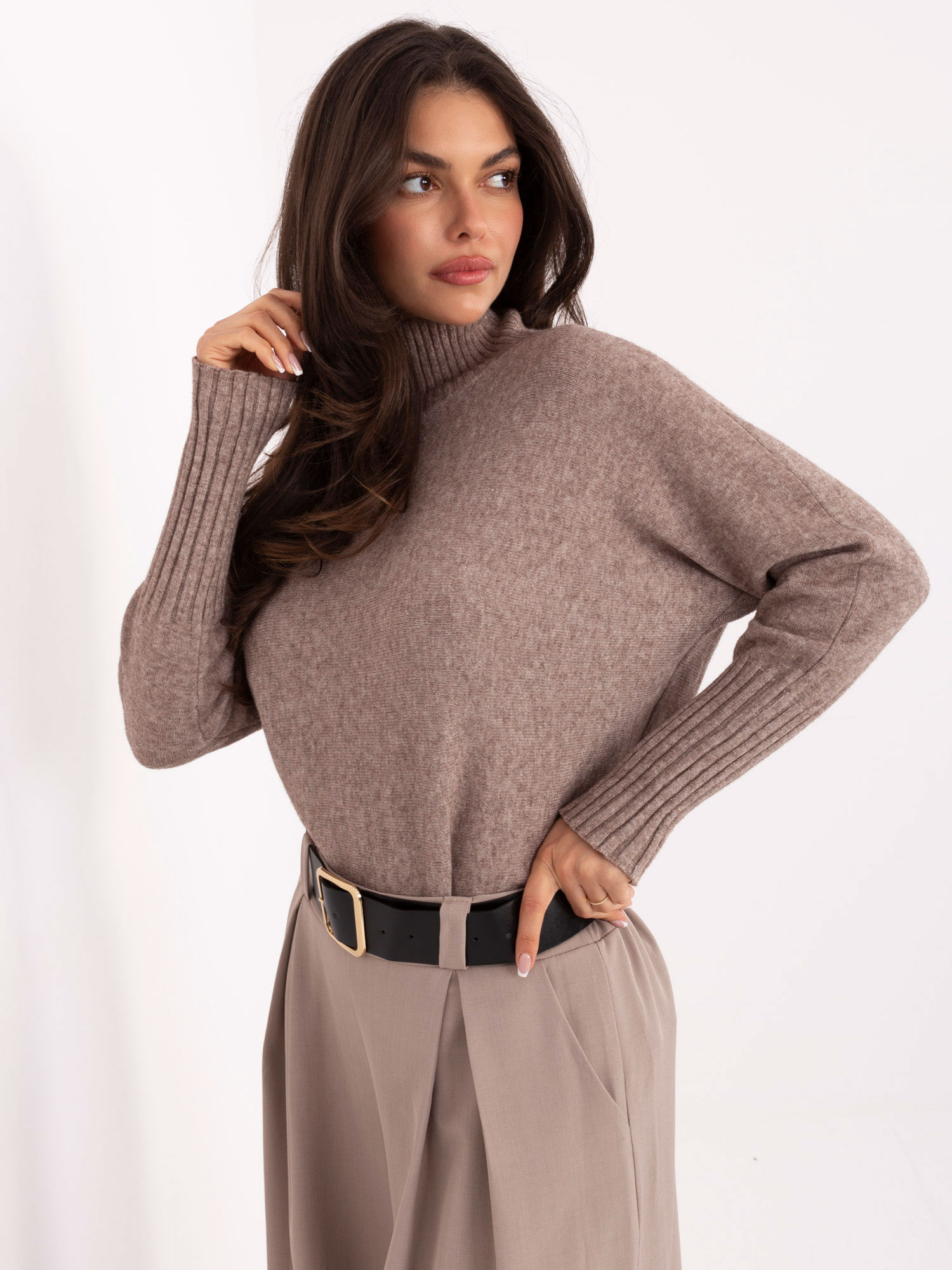 Sweter ciemny bezowy