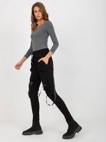 Hurtownia Czarne damskie spodnie dresowe typu cargo 