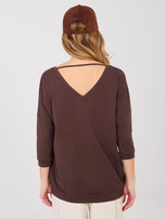 Czekoladowa bluzka basic z dekoltem na plecach RUE PARIS  
