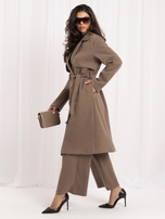 Dunkelbeige langer Trenchcoat.