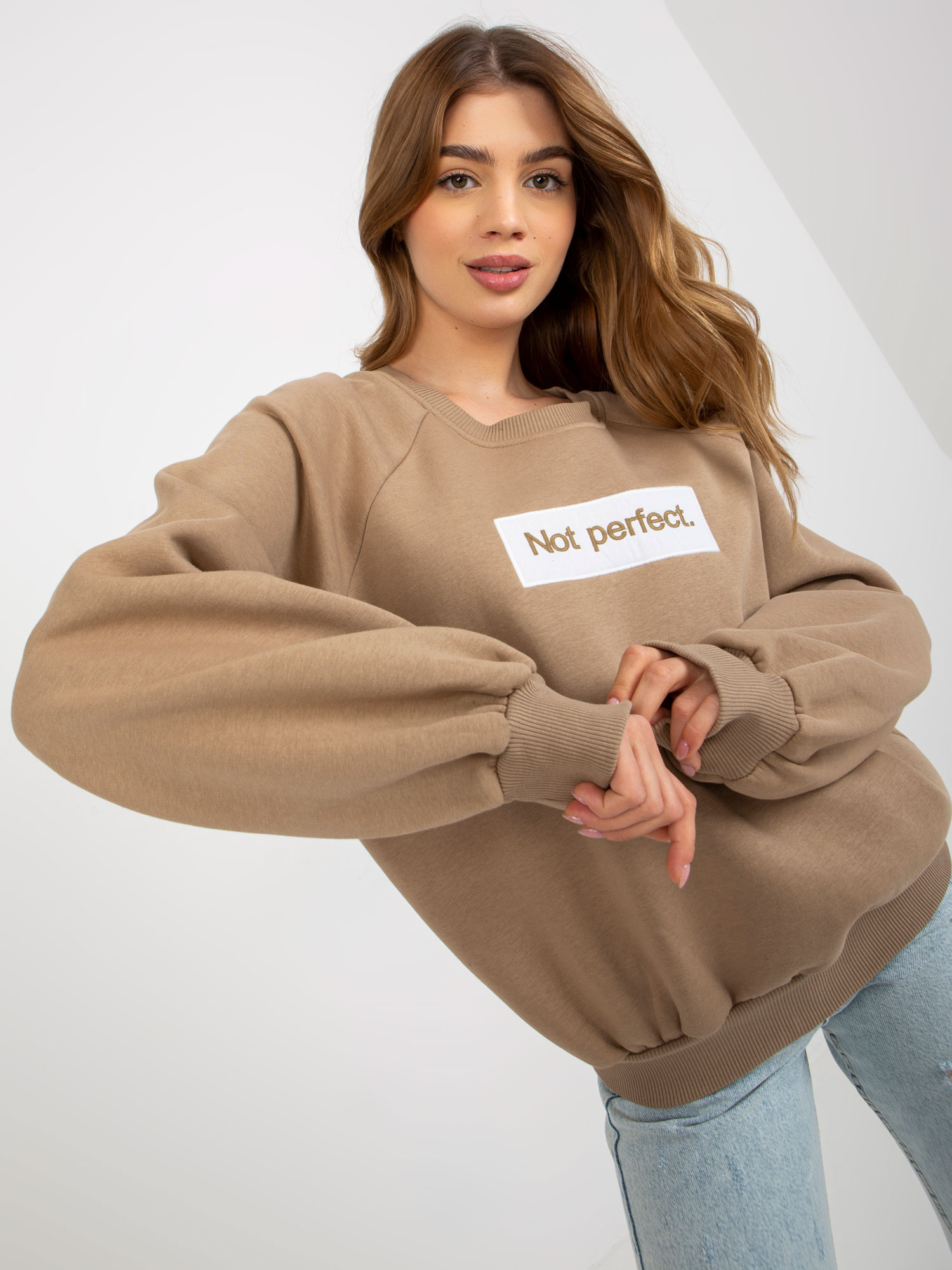 Ciemnobeżowa dresowa bluza bez kaptura z napisem Tracy