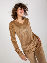 Hurtownia Camelowy damski komplet welurowy z dekoltem V