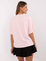 Hurt Jasnoróżowy t-shirt z nadrukiem owocu granatu