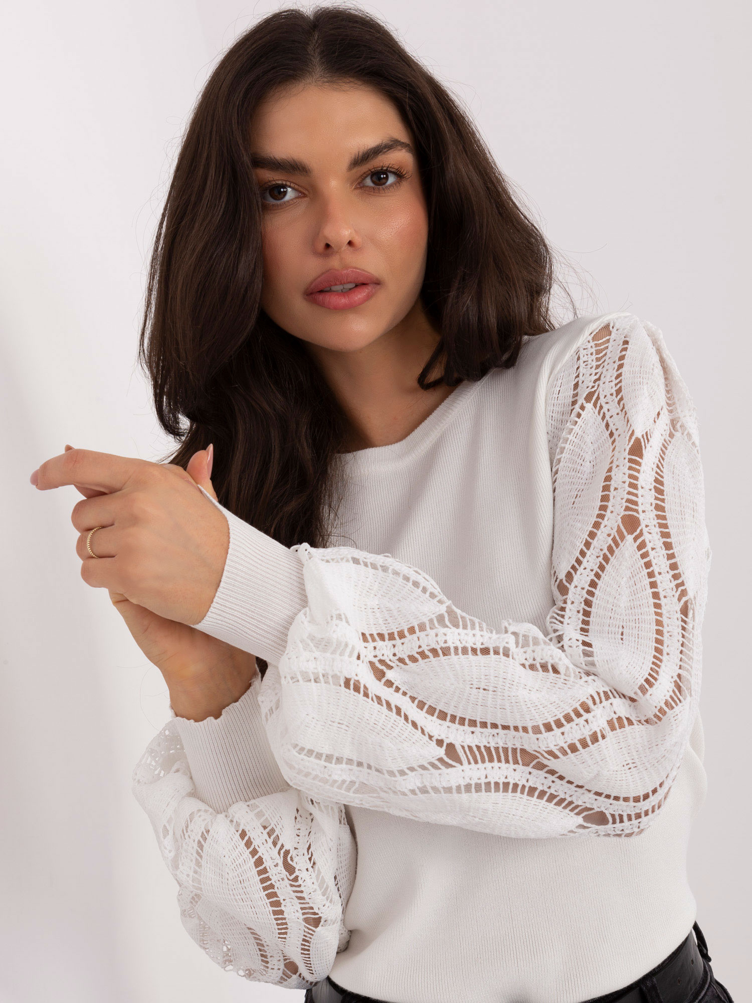 Sweter ecru