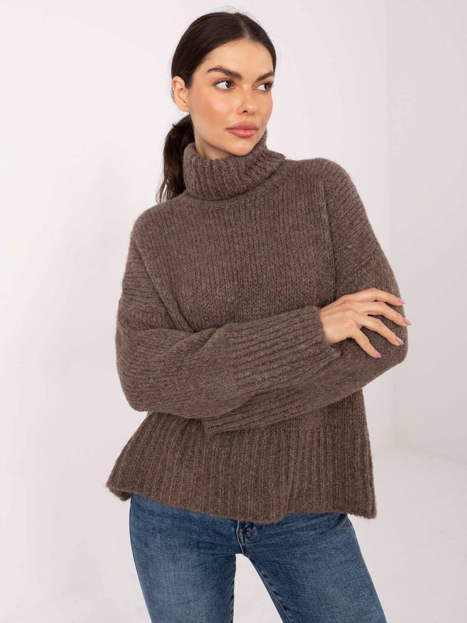 Sweter ciemny bezowy