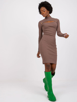Brązowa ołówkowa sukienka prążkowana z golfem Susan RUE PARIS