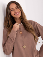 Ciemnobeżowa bluzka z ozdobnymi detalami