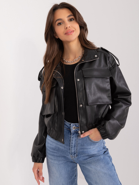 Hurt Czarna damska kurtka z ekoskóry z gumą