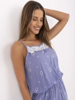 Niebieski kombinezon w drobne paski