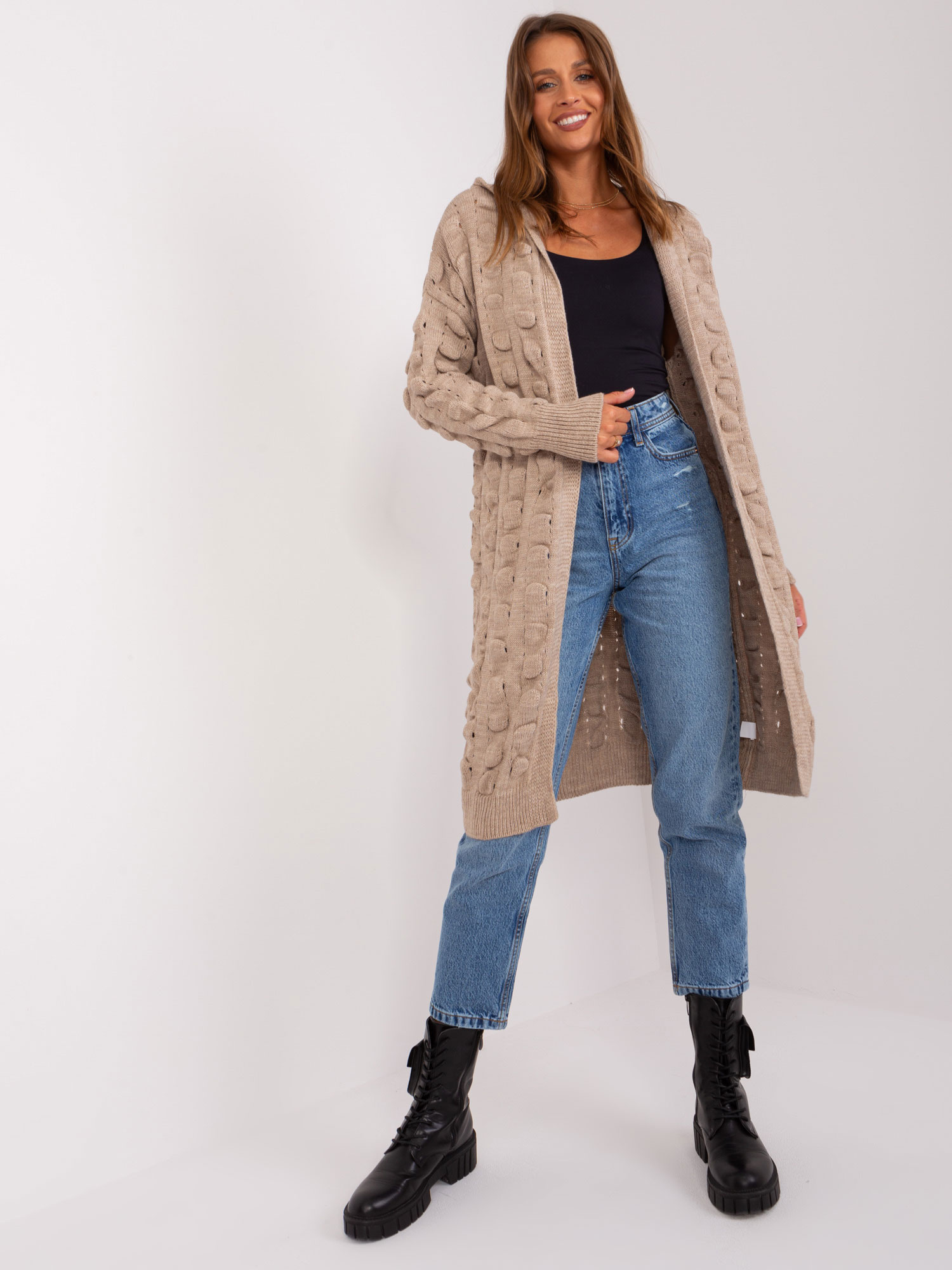 Dunkelbeige Damen-Kapuzenjacke.