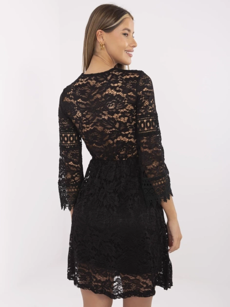 Czarna koronkowa sukienka w stylu boho