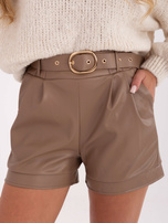Ciemnobeżowe szorty z ekoskóry z paskiem RUE PARIS