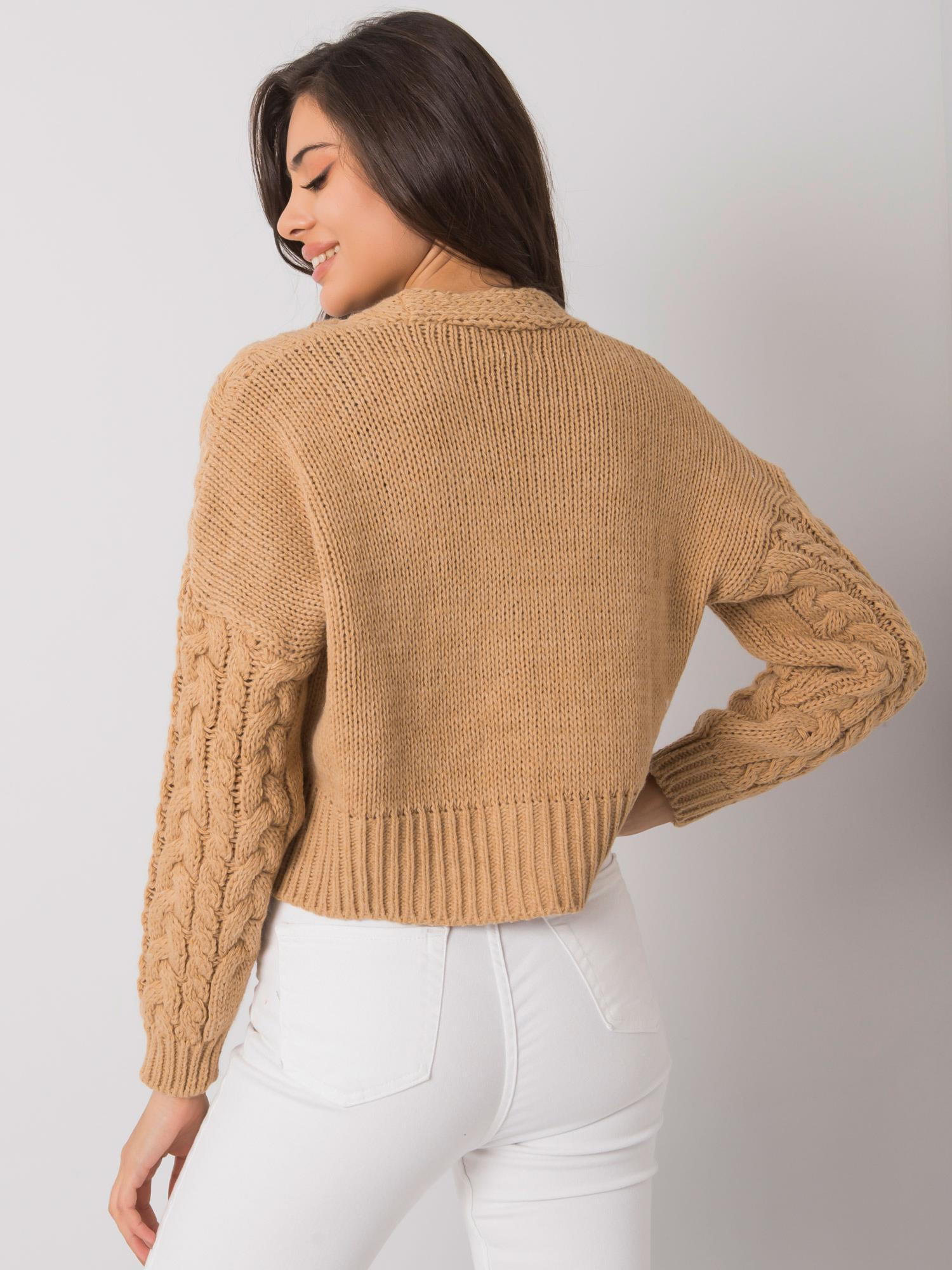 Camelowy sweter na guziki w warkocze Avezzano SUBLEVEL