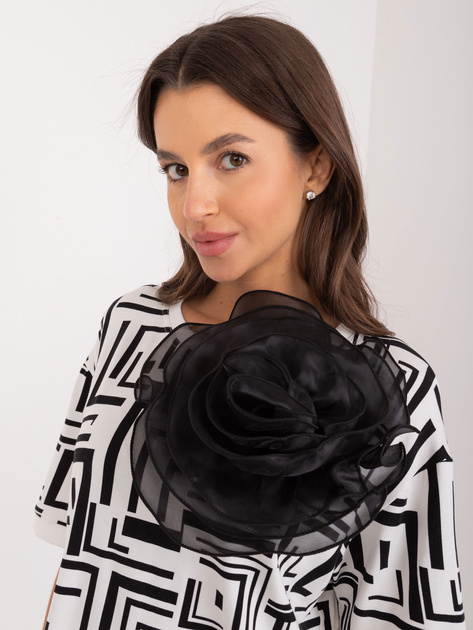 Hurt Ecru damska bluzka z ozdobną kwiatową broszką