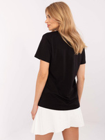 Hurtownia Czarny damski t-shirt z aplikacją z dżetów